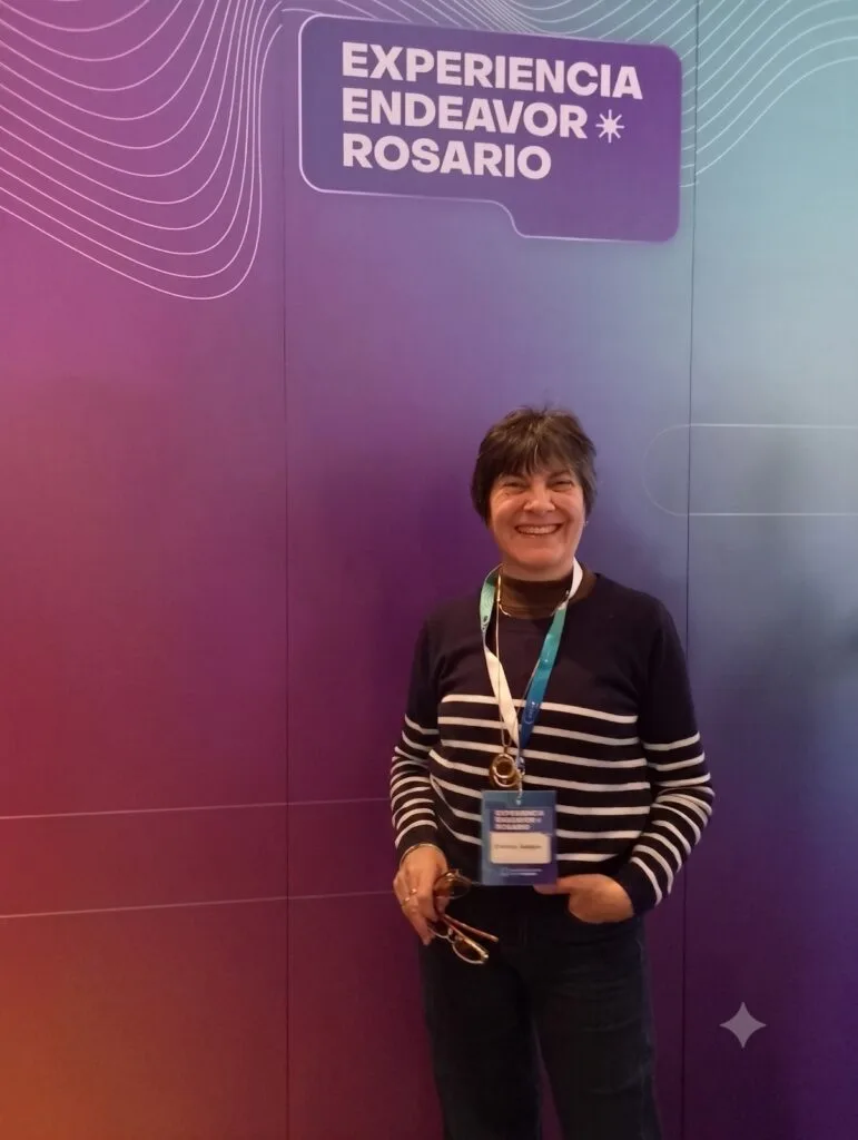 Alida Cristina Vallejos Olivera, gestora cultural de 67 años, referente en inteligencia artificial aplicada a instituciones y empresas